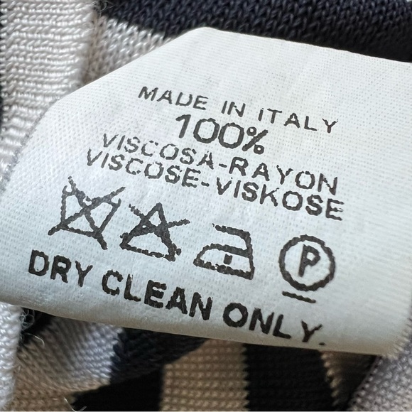 Armani Stripe V-Neck Sweater Made in Italy 17738 - Picture 9 of 9